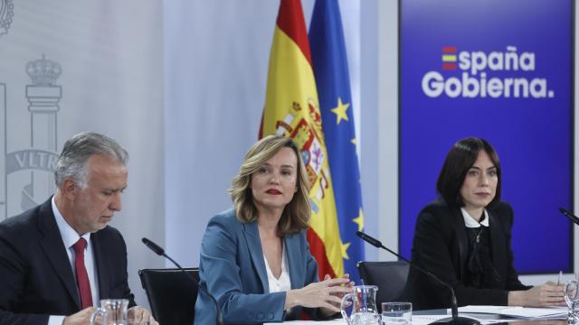 El ministro de Política Territorial y Memoria Democrática, Víctor Ángel Torres; la portavoz del Gobierno y ministra de Educación y Deportes, Pilar Alegría, y la ministra de Ciencia y Universidades, Diana Morant.