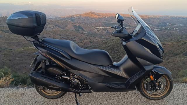 Vista de la Zontes E350.