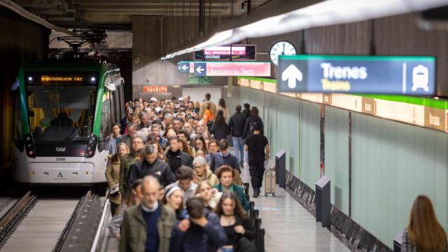 Imagen de archivo de la estación Atarazanas del Metro de Málaga en Semana Santa.