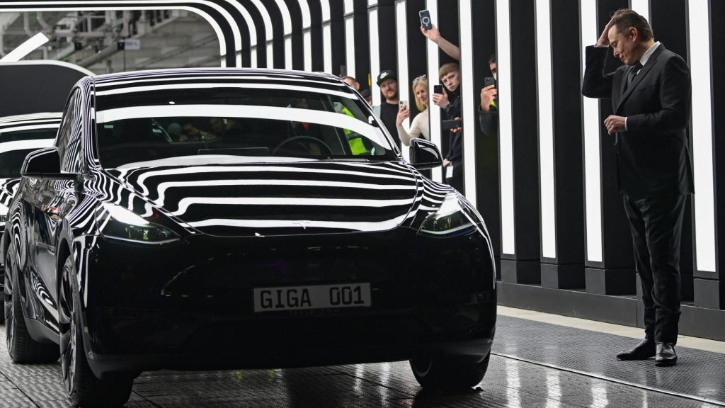 Elon Musk en la planta de Berlín de Tesla.