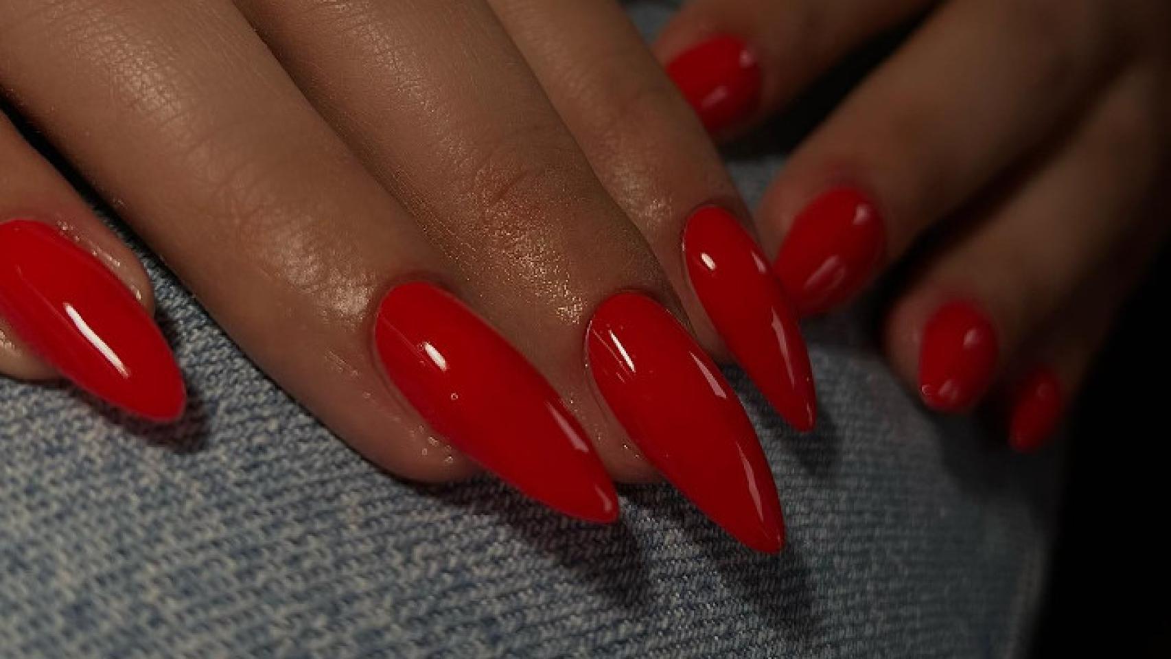 La manicura 'mob wife' que ya llevaron nuestras madres y vuelve a estar de moda