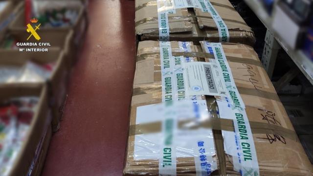 Cajas con los juguetes requisados.