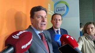 El consejero de Economía y Hacienda, Carlos Fernández Carriedo, y el presidente de la Diputación de Valladolid, Conrado Íscar, presentando el pacto de economía circular
