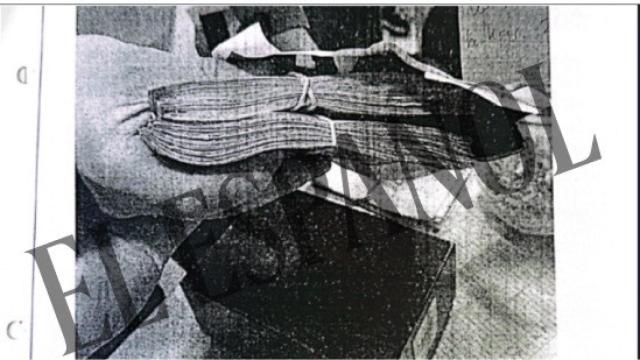 Uno de los fajos de billetes incautados por la Guardia Civil en Hotel Urban Dream de Granada.