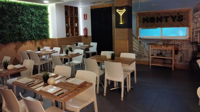 Salón de la planta superior de Monty's, a martes 2 de abril.