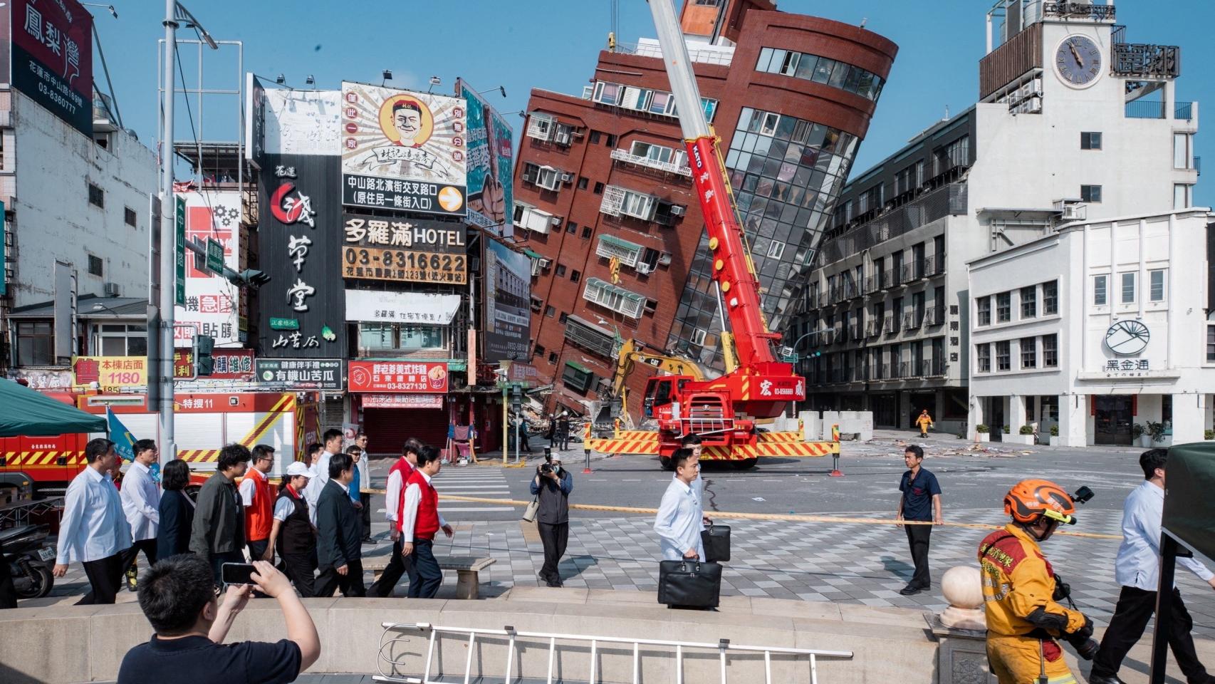 Un edificio al límite del colapso tras el terremoto de este miércoles.