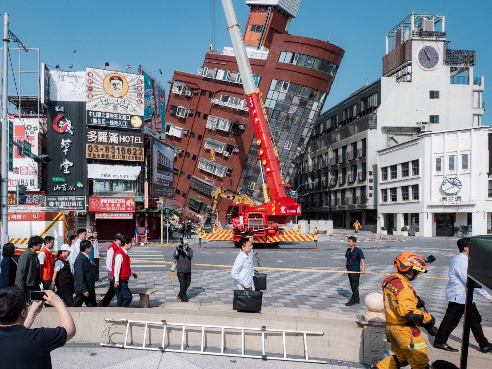 Un edificio al límite del colapso tras el terremoto de este miércoles.