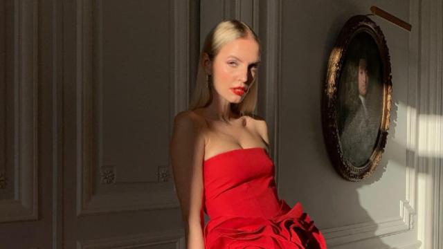 Vestidos rojos para invitadas atrevidas que triunfan esta primavera