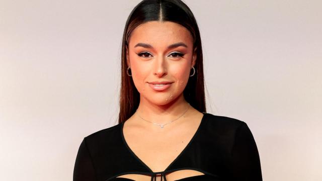 Marta Díaz y Sergio Reguilón en un 'photocall'.