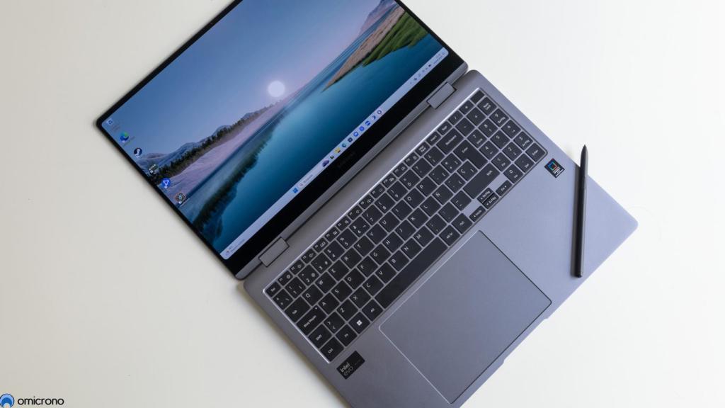 Galaxy Book4 Pro 360 totalmente abierto.