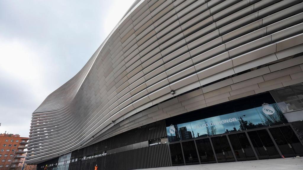 Fachada del lateral oeste del nuevo estadio Bernabéu