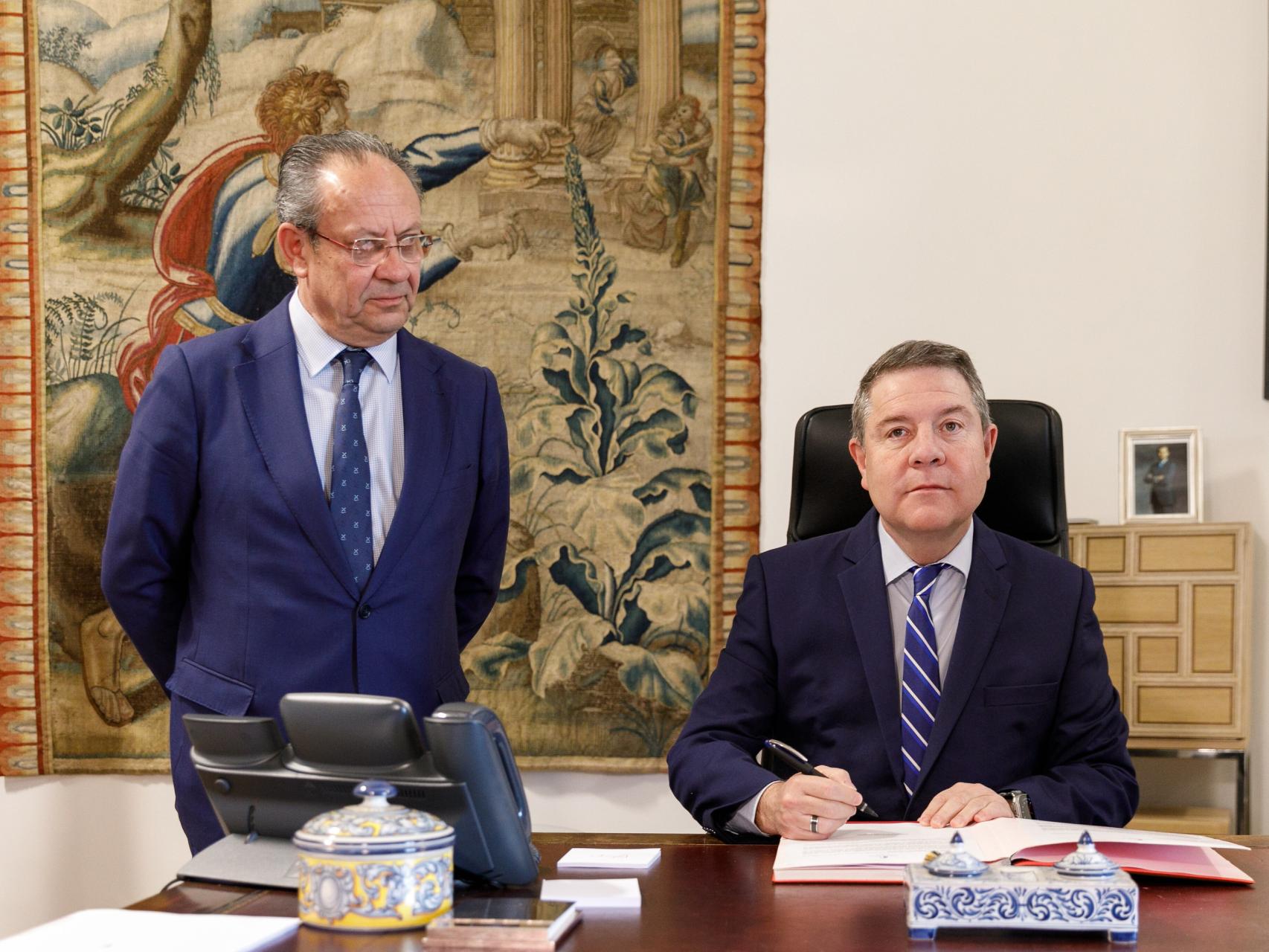 Emiliano García-Page y Juan Alfonso Ruiz Molina, este jueves en el Palacio de Fuensalida