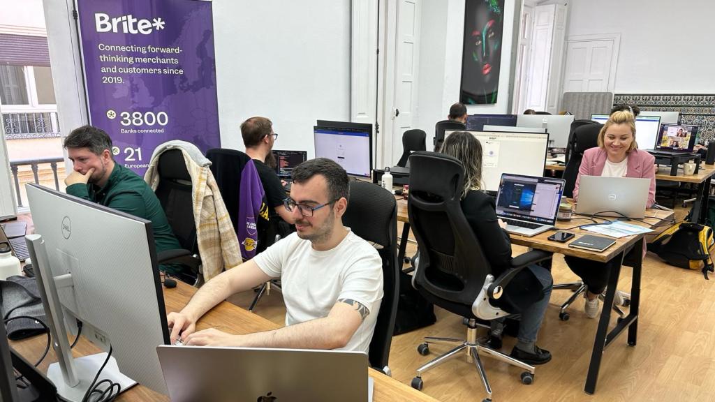 Una parte de los empleados de Brite Payments en la oficina de Málaga.