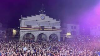 Una multitudinaria y animada verbena en Villarino de los Aires