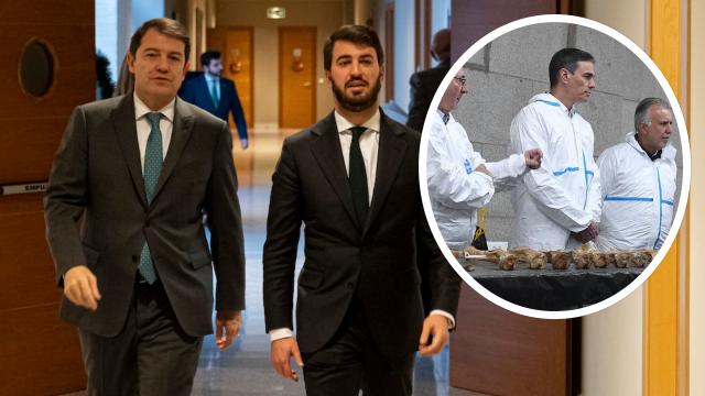 Mañueco y Gallardo junto a una imagen de Pedro Sánchez en Cuelgamuros