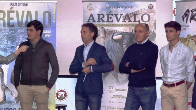 Un momento de la presentación con los toreros y ganadero