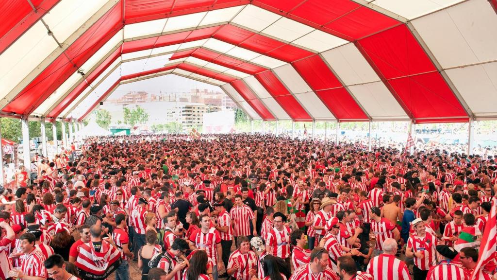 Fan zone del Athletic en una de las finales de Copa del Rey
