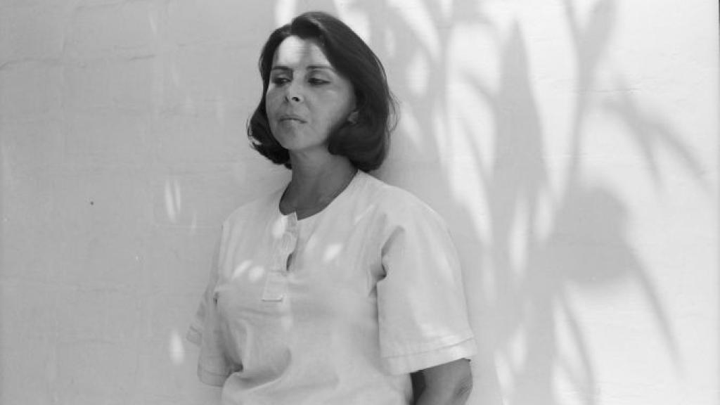 Retrato de Blanca Varela por Mariella Agois en la década de 1970. © Casa de la Literatura Peruana