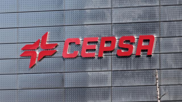 Logo de la Torre Cepsa de la zona financiera Cuatro Torres Business Area, en Madrid.