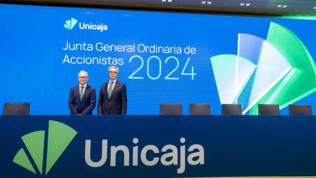 Isidro Rubiales y José Sevilla en la Junta de Accionistas de Unicaja de 2024.