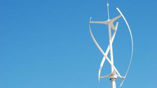 Un aerogenerador con aspas verticales