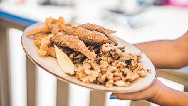 Una ración de pescaito.