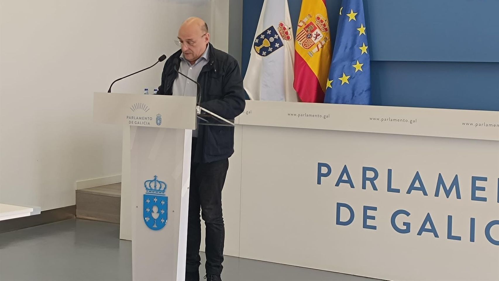 El diputado de Democracia Ourensana, Armando Ojea, en la rueda de prensa tras la reunión de la junta de portavoces.