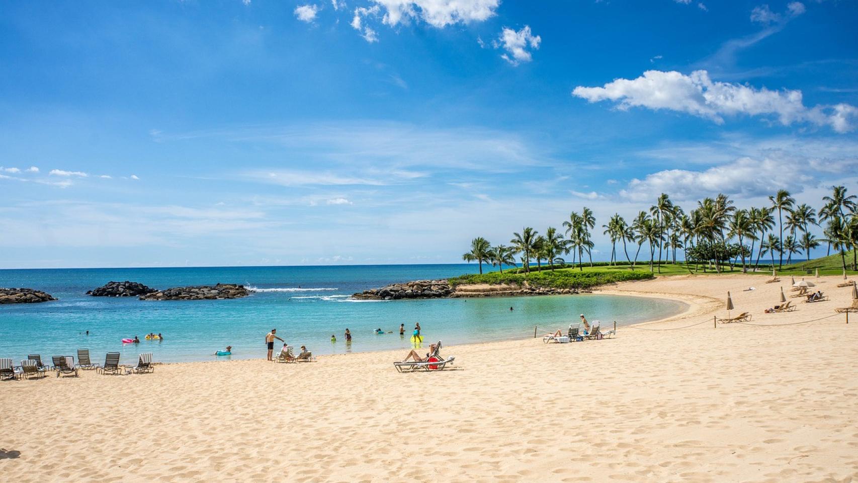 Hawai es un paraíso acuático con arrecifes de coral exóticos, aguas cristalinas y diversas de especies marinas