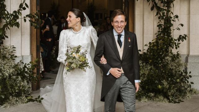 Almeida y Teresa Urquijo, recién casados.