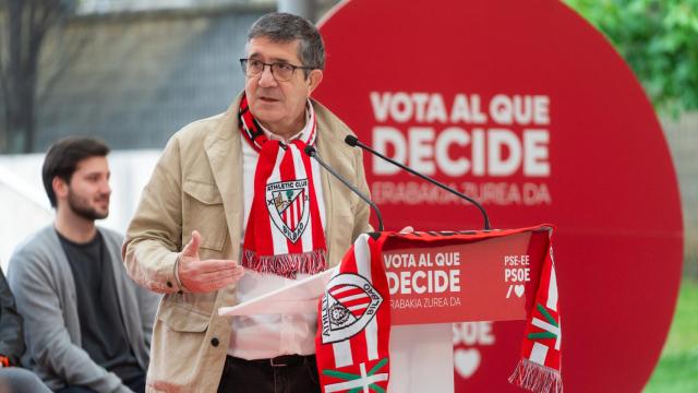 Patxi López, durante su mitin de este domingo tras la victoria del Athletic Club en la Copa del Rey