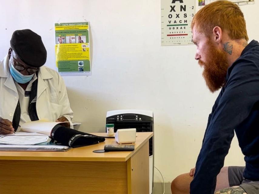 Russ Cook en la consulta médica