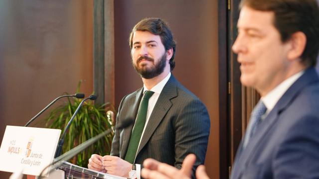 El presidente, Alfonso Fernández Mañueco, y el vicepresidente, Juan García-Gallardo, comparece en rueda de prensa