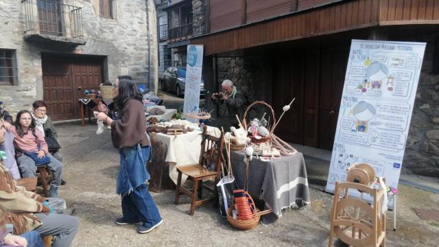 Uno de los talleres celebrados con motivo del Día Europeo de la Lana, en Porto de Sanabria