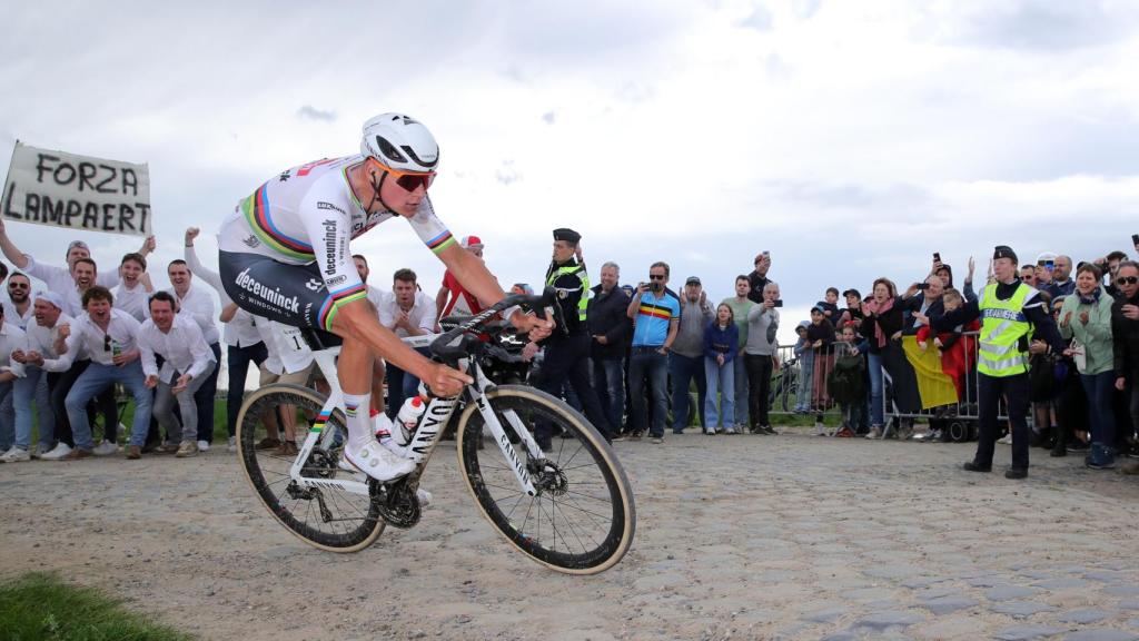 Mathieu Van der Poel, durante la París-Roubaix.