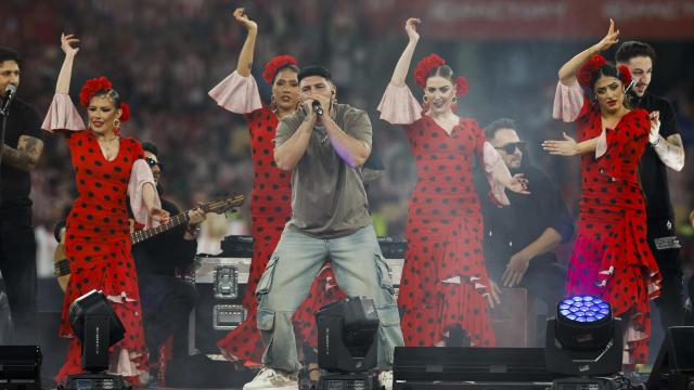 Omar Montes actúa en La Cartuja de Sevilla.