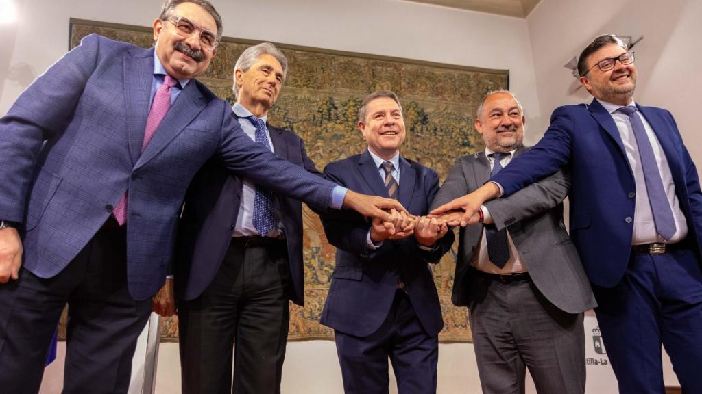 Firme del convenio con las Universidades