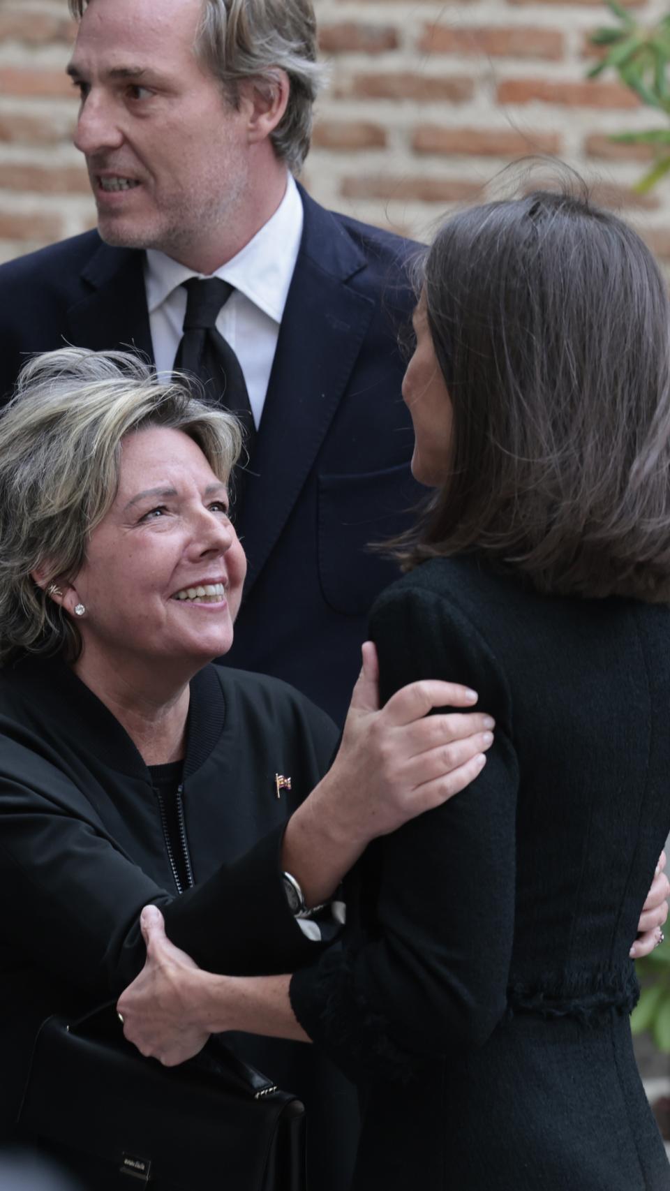 La reverencia de Simoneta a Letizia.