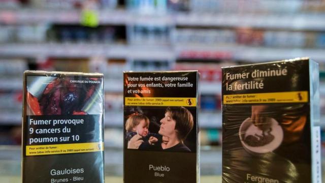 El empaquetado genérico utiliza el mismo color y la misma tipografía para todas las marcas.