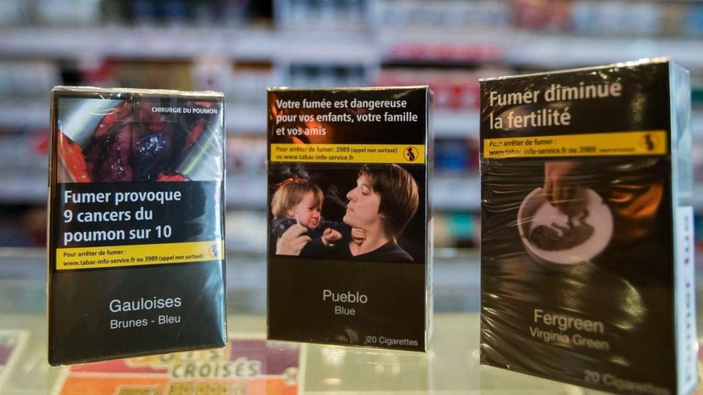 El empaquetado genérico utiliza el mismo color y la misma tipografía para todas las marcas.