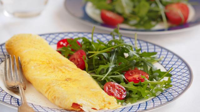 El truco de Dabiz Muñoz para hacer la tortilla francesa perfecta en inducción ¡jugosísima!