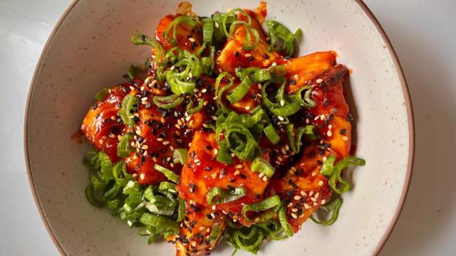 La receta pechuga picante que me hago en 5 minutos cuando me sobra pollo asado