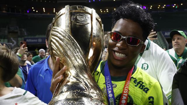 Endrick celebra el título del Campeonato Paulista tras conquistarlo con Palmeiras