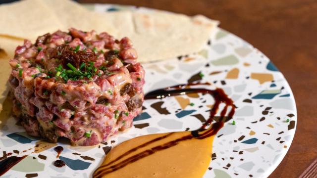Tartar de salchichón de Málaga.