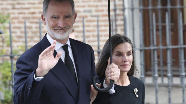 La Reina, junto a Felipe VI, en el funeral de Fernando Gómez-Acebo.