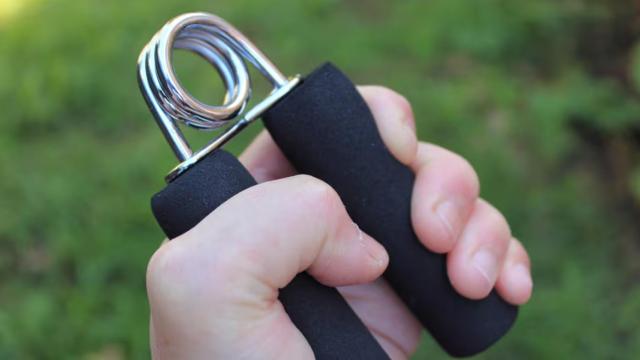 Un ejercitador de manos para aumentar la fuerza de agarre.