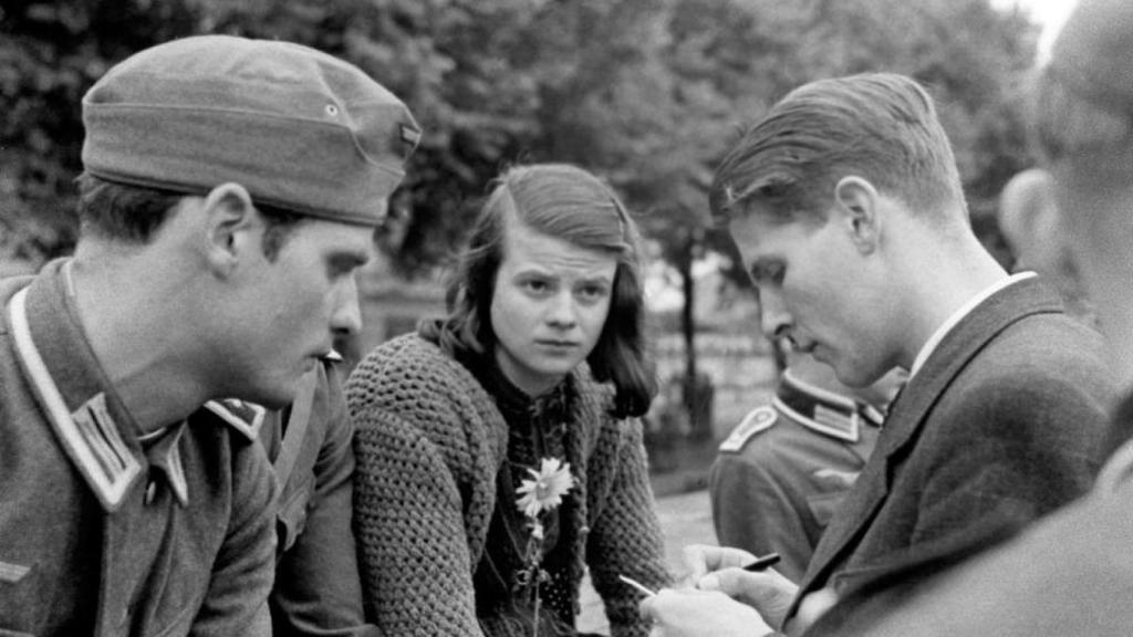 Miembros de la Rosa Blanca fotografiados en 1942