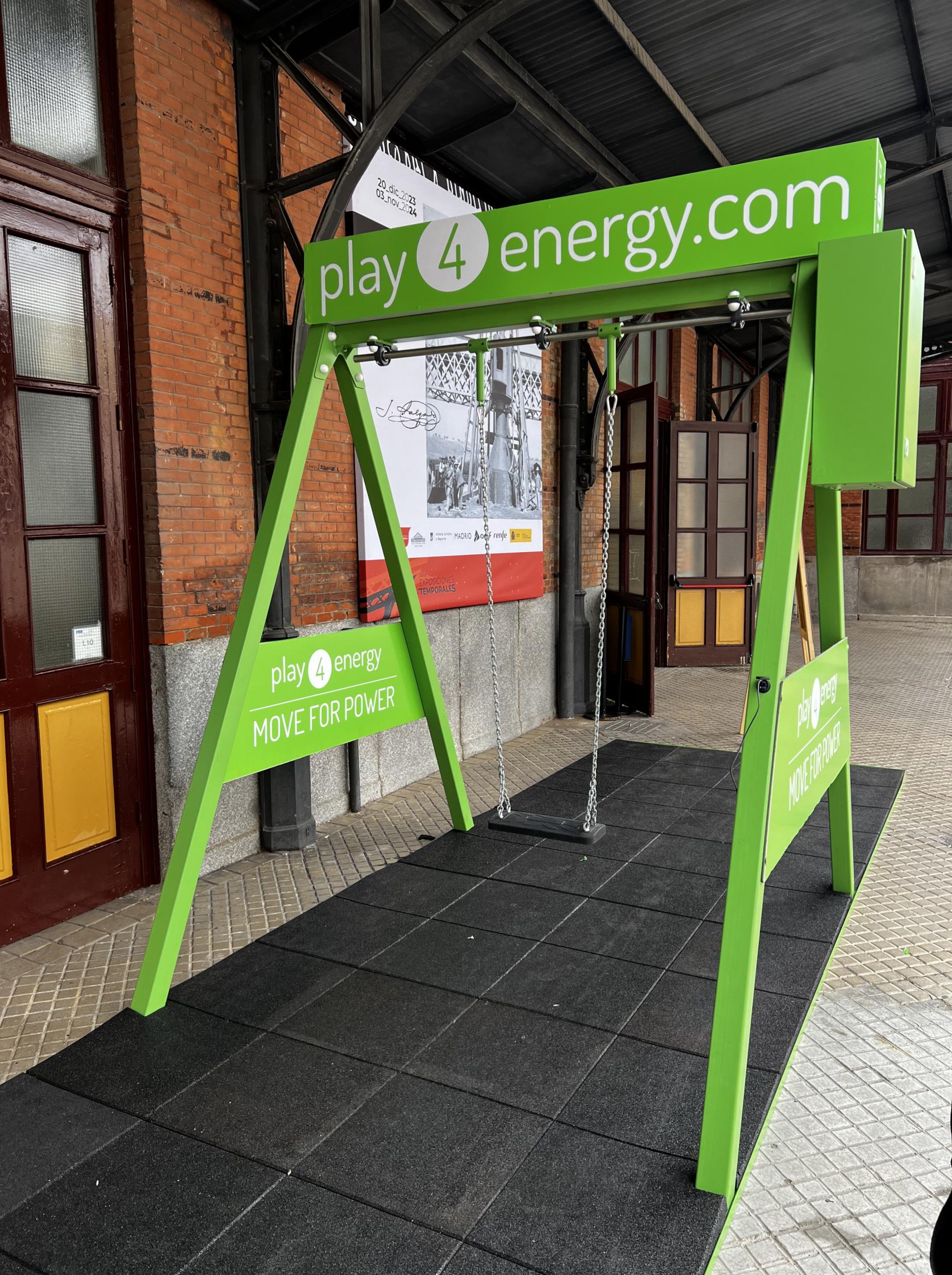 El columpio Eco Swing genera energía con dinamos en el balancín