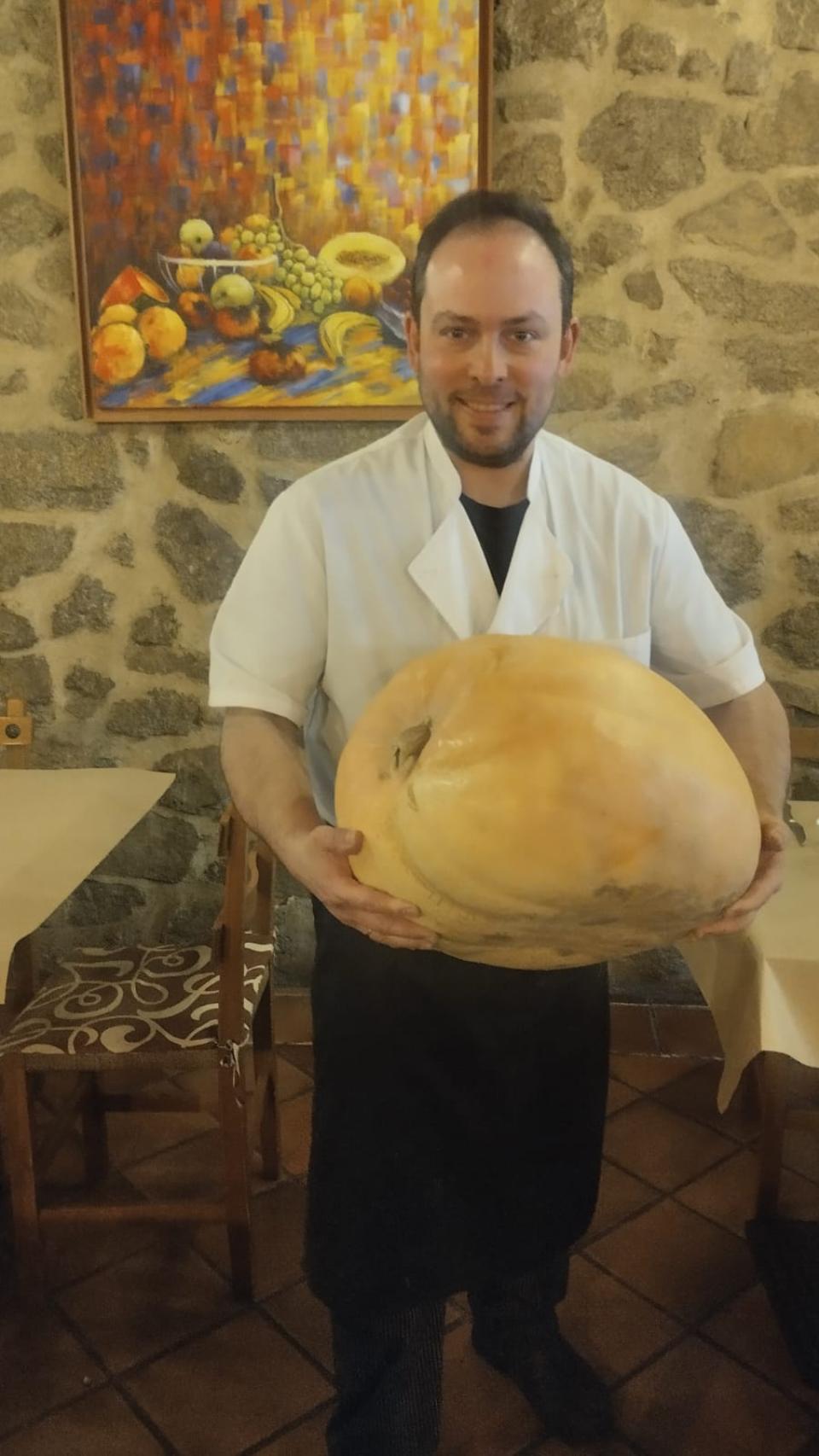 Jaime con la calabaza gigante