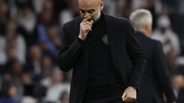 Pep Guardiola, con gesto de preocupación, en la banda del Santiago Bernabéu