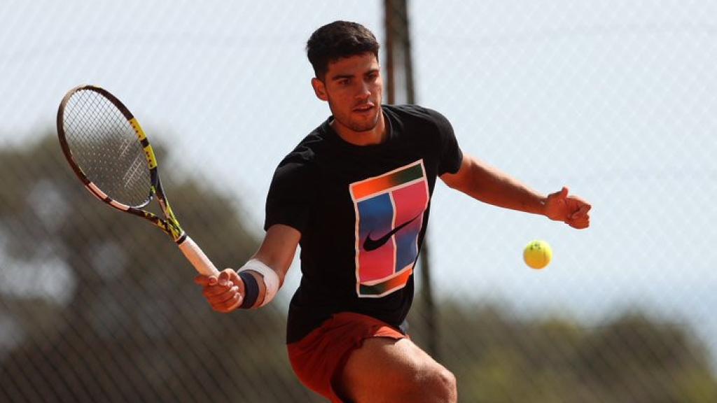 Carlos Alcaraz, entrenando en tierra batid